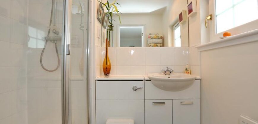 12 Lochinch Place, Cove Bay, Aberdeen AB12 3SJ, UK